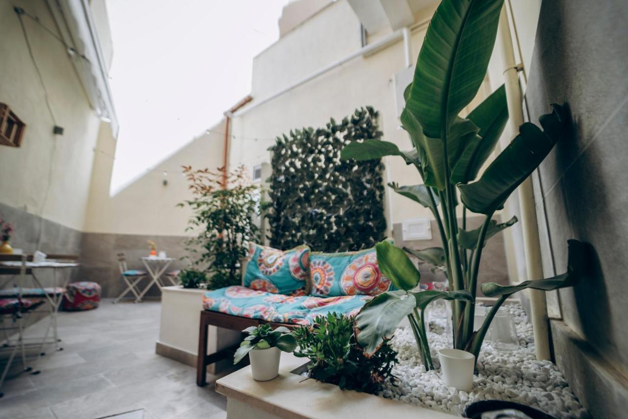Dimora Fantasia Charme B&B Bari Exterior foto
