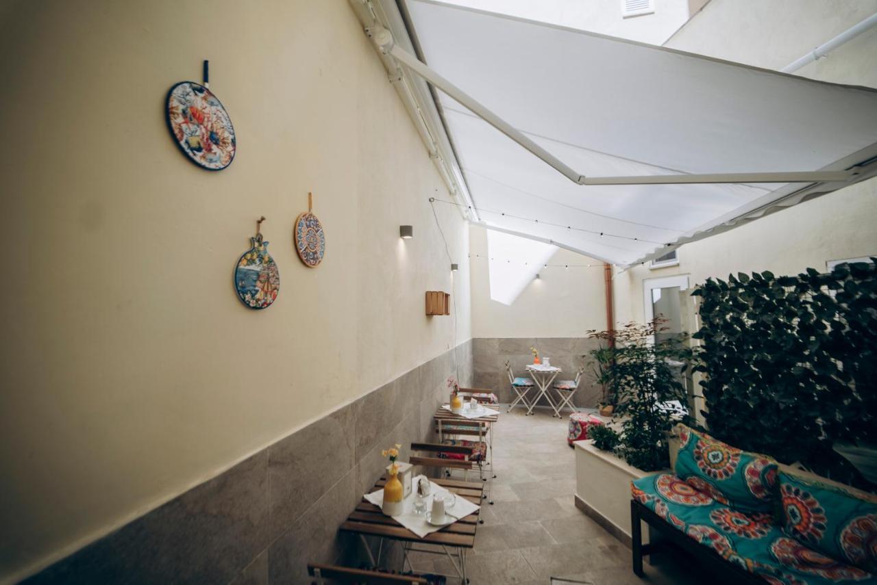 Dimora Fantasia Charme B&B Bari Exterior foto